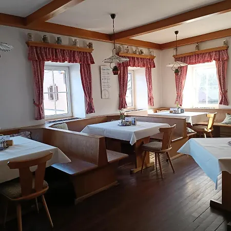 Gasthof Kirchenwirt بيت ضيافة *